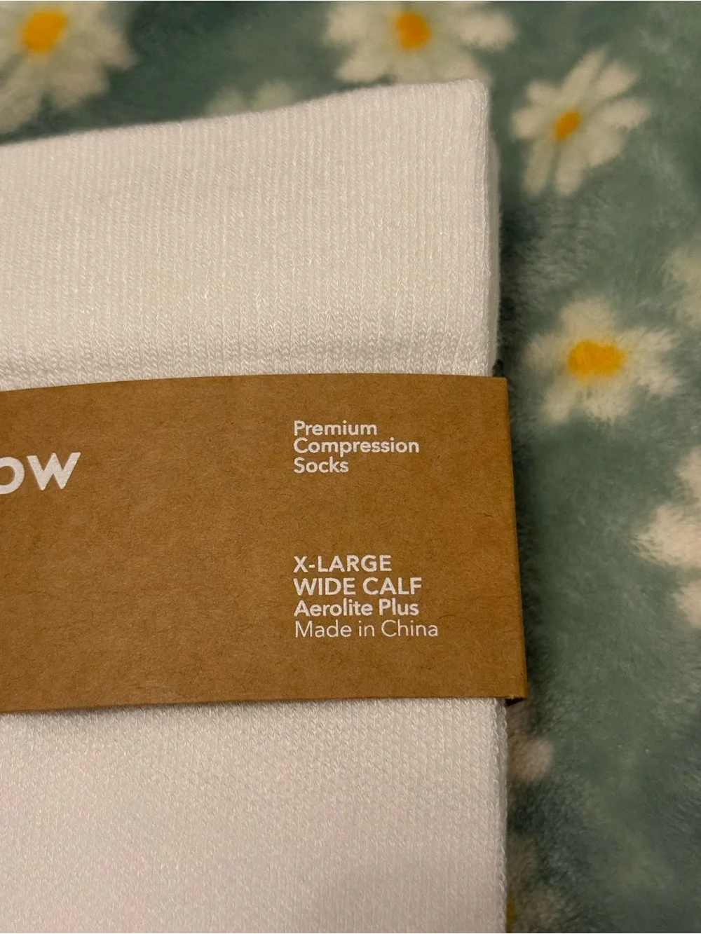 Wellow White Charcoal Wide Calf Knee High Aerolite+ Compression Socks - size XL